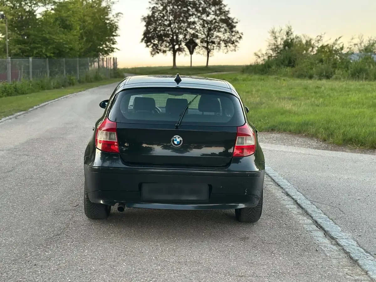 Gebraucht BMW 120 163 PS (119 kW) 2007 Schwarz Kleinwagen