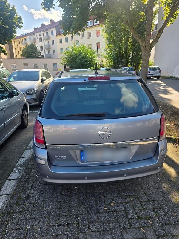 Silber Gebraucht 2004 Opel Astra Kombi | 1.200 € (Guter Preis) - Bild 1/4