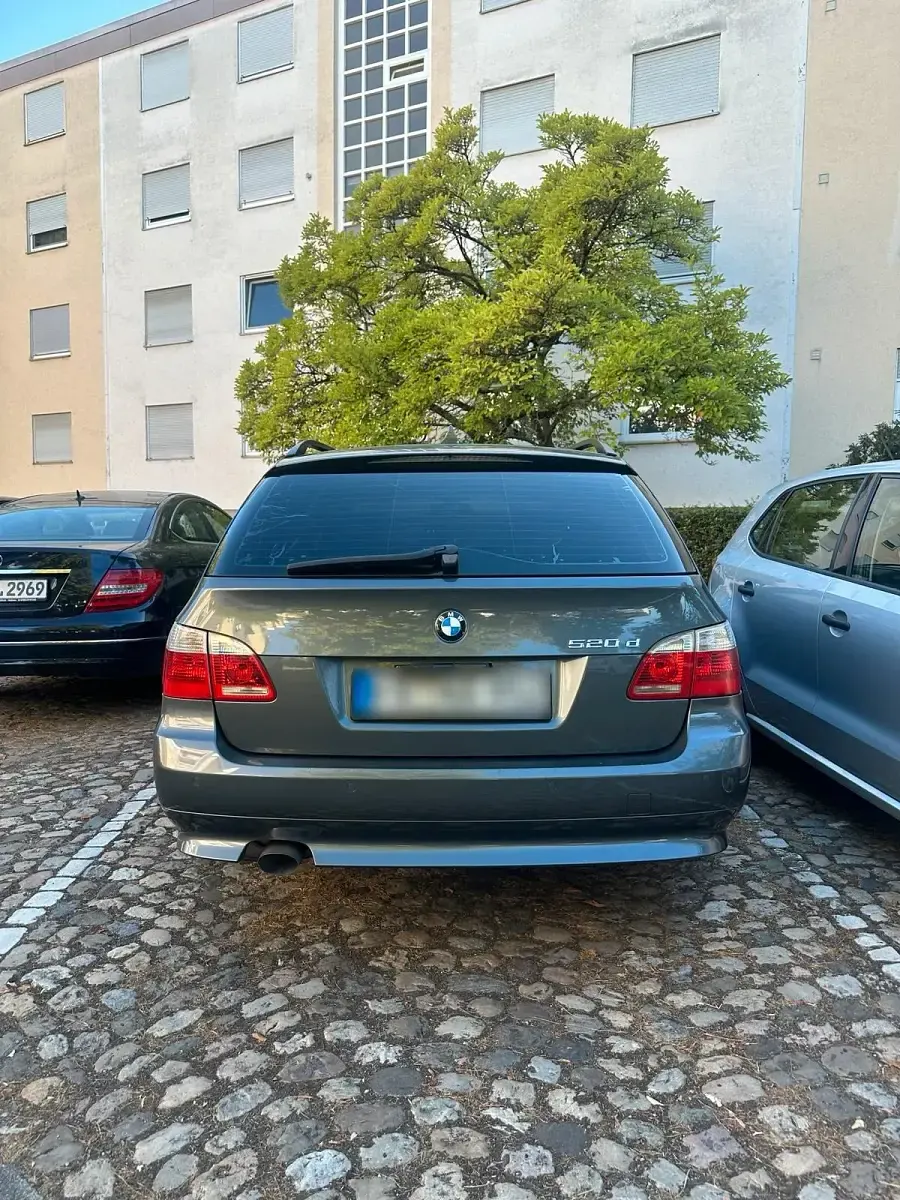 Gebraucht BMW 520 163 PS (119 kW) 2007 Grau Kombi