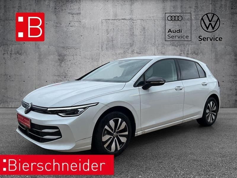 Gebraucht VW Golf VIII Pro 150 PS (110 kW) 2025 Oryxweiß perlmutteffekt Limousine