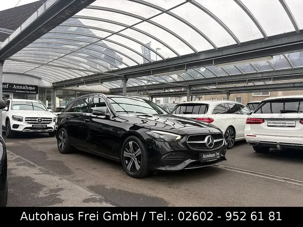 Gebraucht Mercedes C200 Avantgarde 184 PS (135 kW) 2022 Schwarz Kombi