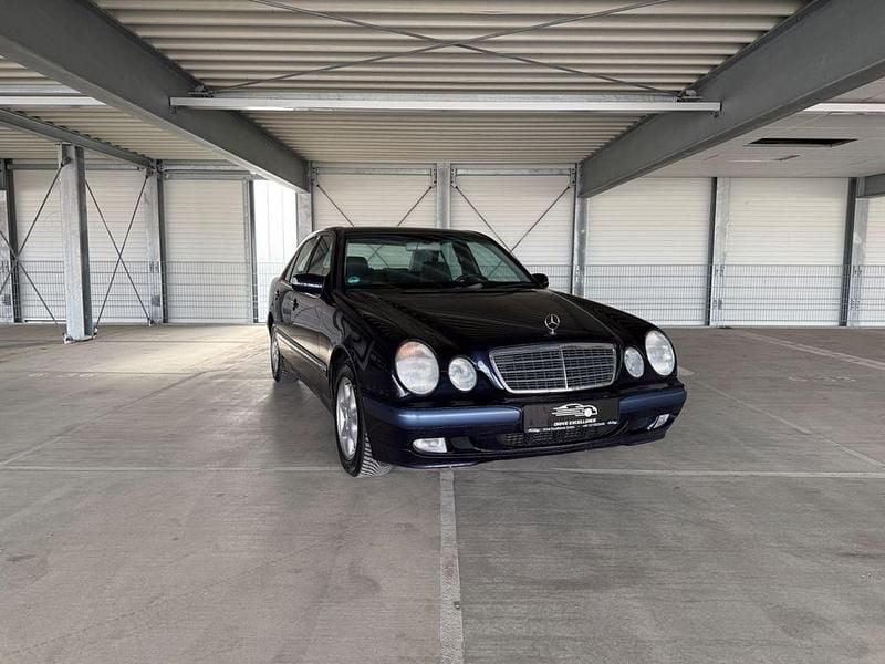 Gebraucht Mercedes E200 163 PS (119 kW) 2001 Blau Limousine