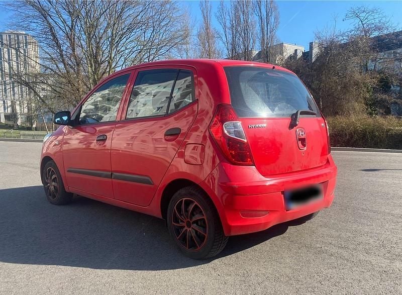 Gebraucht Hyundai i10 69 PS (50 kW) 2012 Rot Kleinwagen