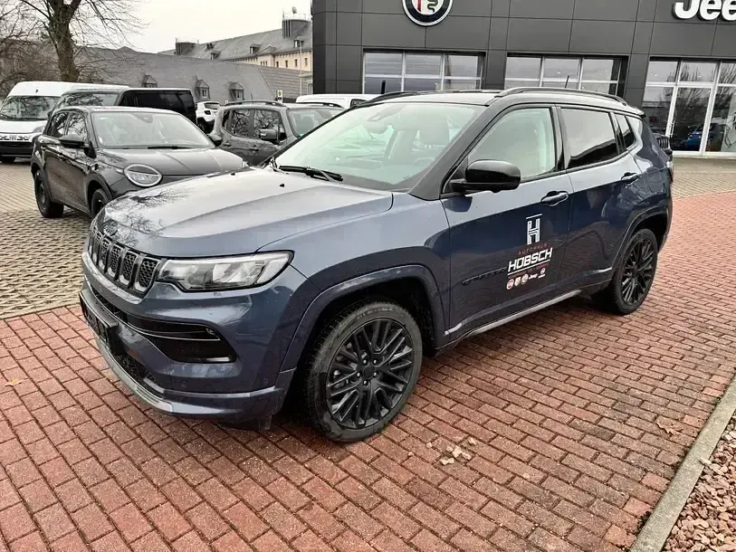 Second-hand Jeep Compass 241 CP (177 kW) 2022 Albastru SUV