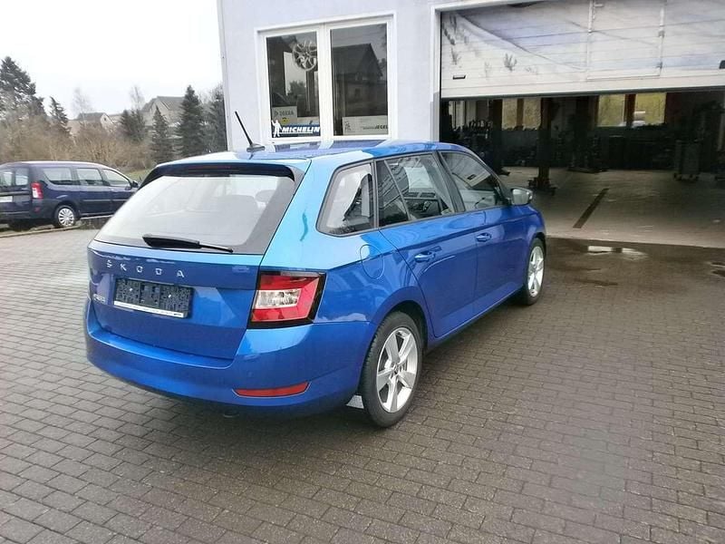 Gebraucht Skoda Fabia Active 95 PS (69 kW) 2021 Raceblau metallic Kombi