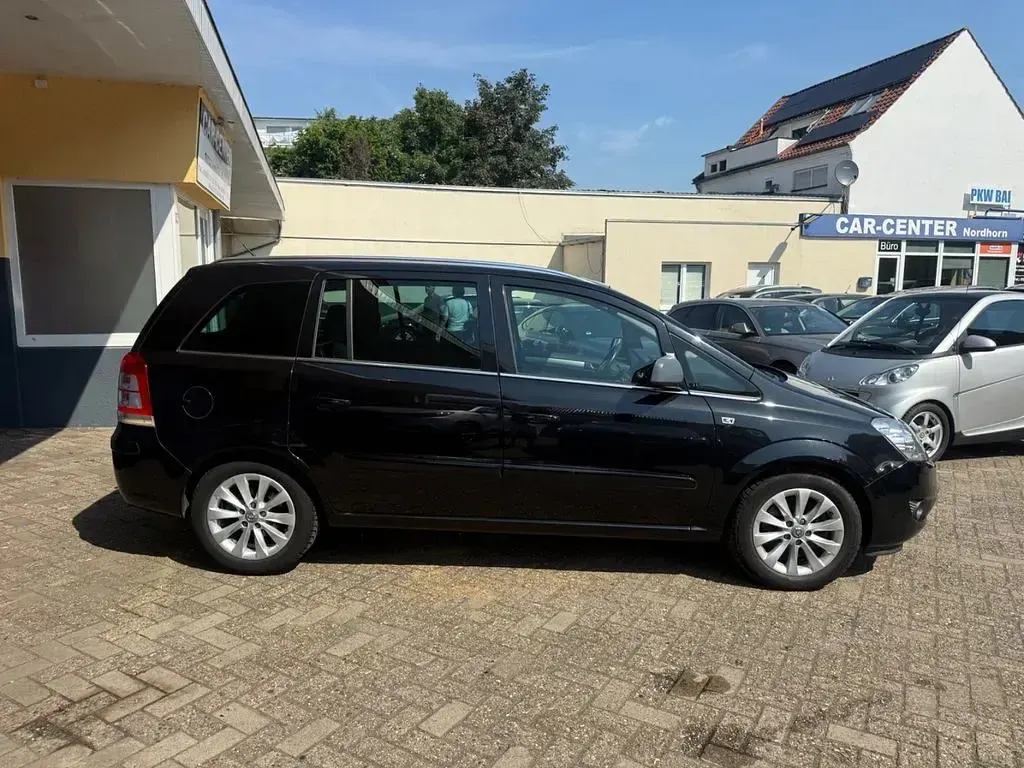 Gebraucht Opel Zafira Family 110 PS (80 kW) 2014 Schwarz Van / Kleinbus