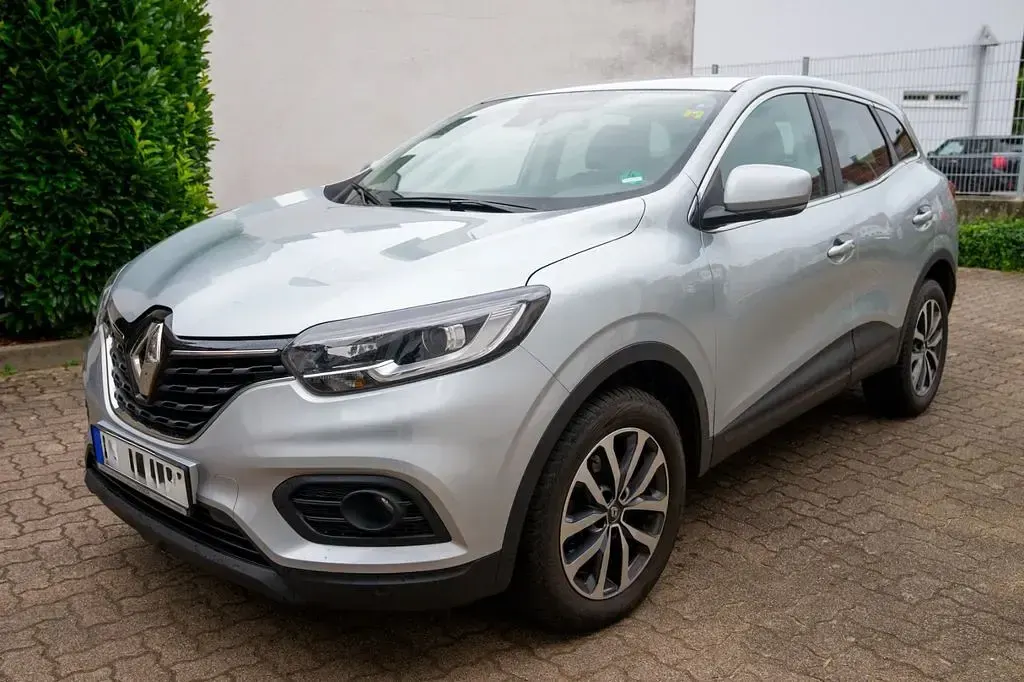Gebraucht Renault Kadjar Zen 140 PS (102 kW) 2022 Silber SUV