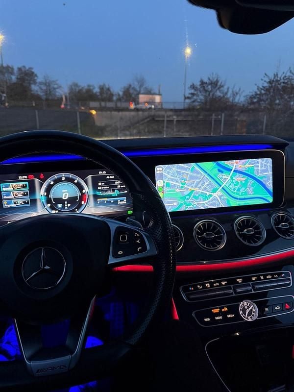 Gebraucht Mercedes E220 AMG 194 PS (142 kW) 2017 Silber Coupé