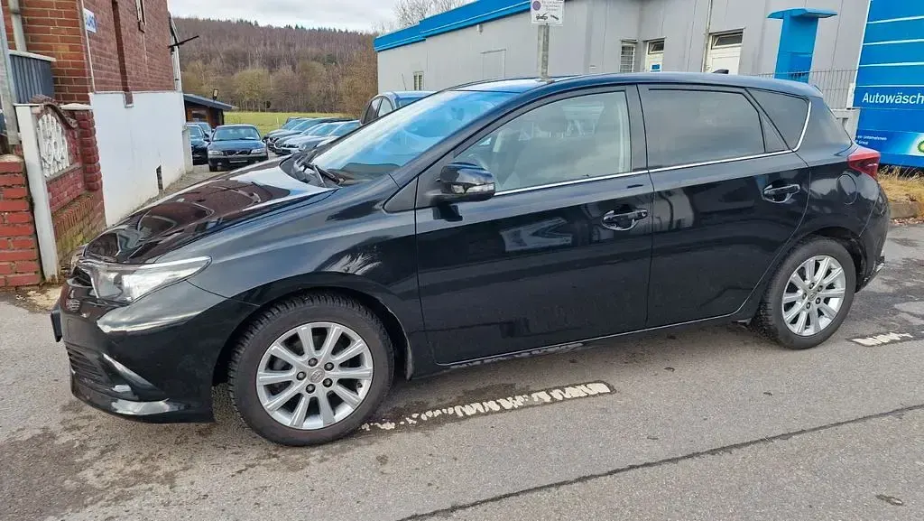 Gebraucht Toyota Auris Comfort 116 PS (85 kW) 2015 Schwarz Limousine