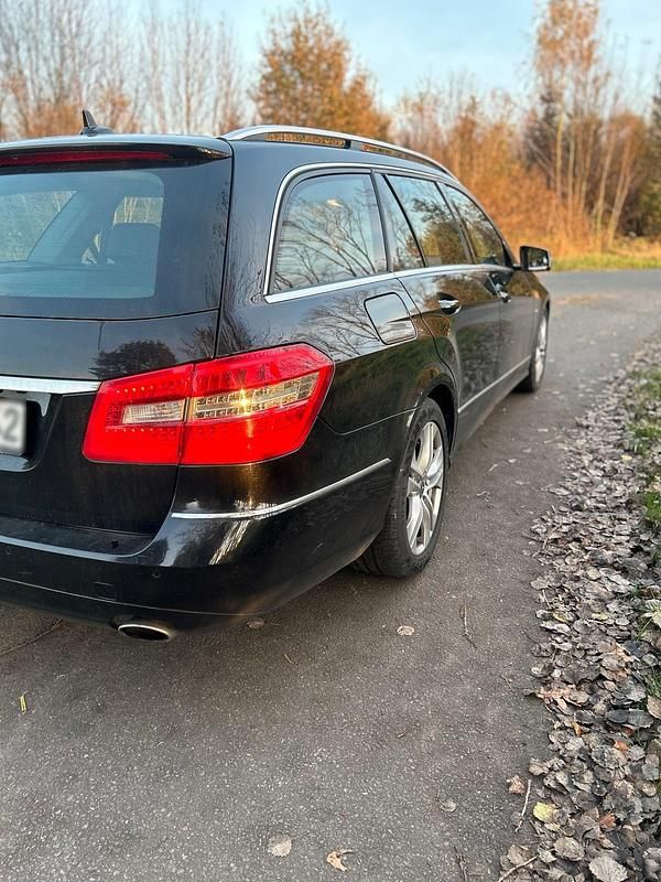 Gebraucht Mercedes E350 265 PS (194 kW) 2011 Schwarz Kombi
