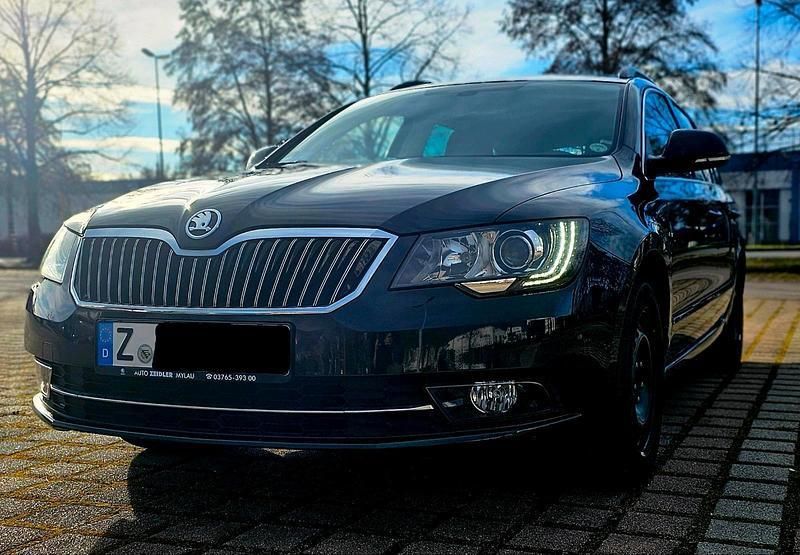 Schwarz Gebraucht 2014 Skoda Superb Kombi | 10.000 € (Guter Preis) - Bild 1/4