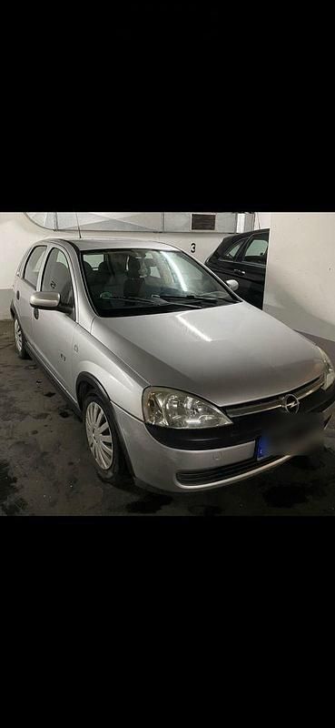 Grau Gebraucht 2003 Opel Corsa Kleinwagen | 1.558 € (Fairer Preis) - Bild 1/4