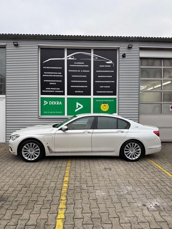 Gebraucht BMW 740 258 PS (189 kW) 2017 Weiß Limousine