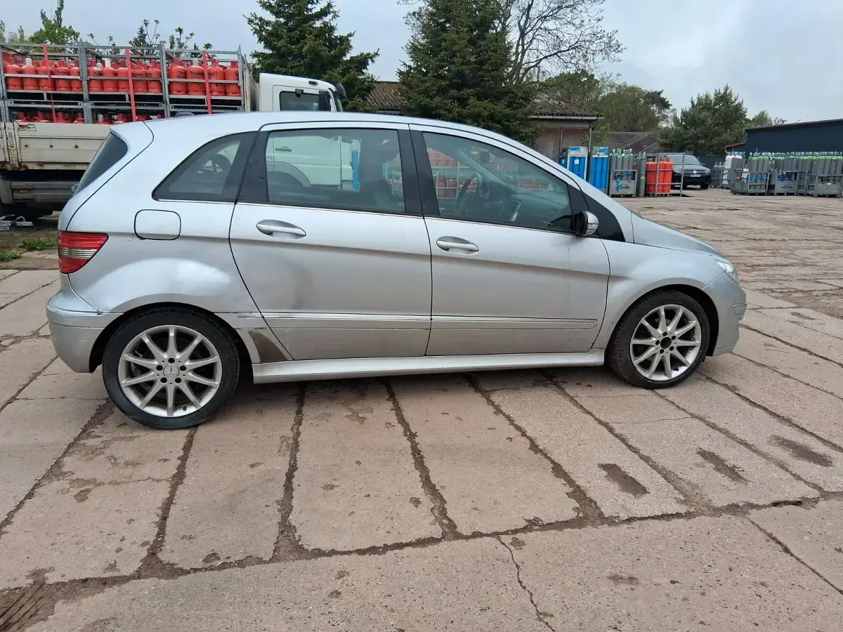 Gebraucht Mercedes B170 116 PS (85 kW) 2006 Silber Van / Kleinbus