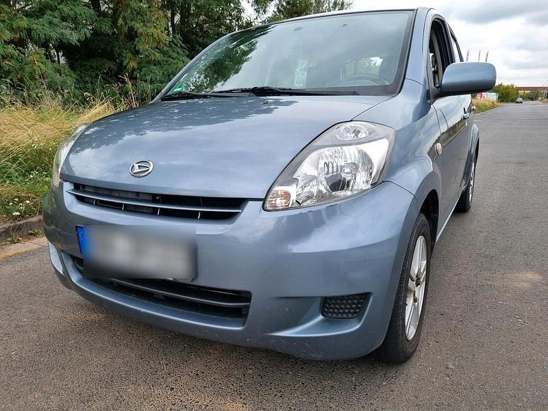 Grau Gebraucht 2009 Daihatsu Sirion Kleinwagen | 2.099 € (Fairer Preis) - Bild 1/4