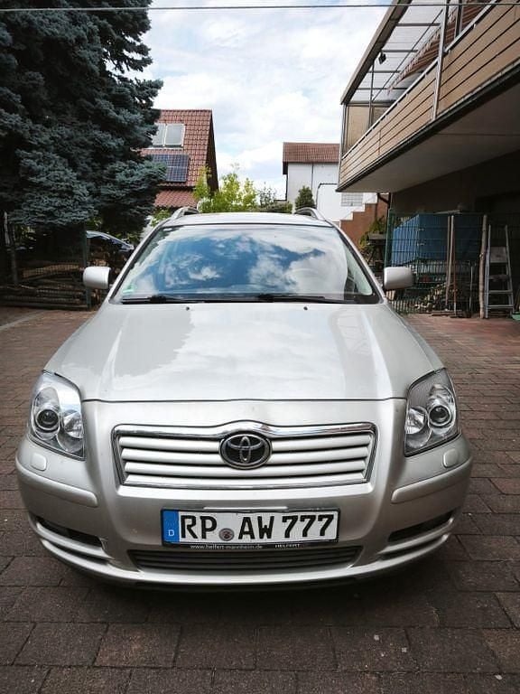 Grau Gebraucht 2005 Toyota Avensis Sol Limousine | 2.500 € (Fairer Preis) - Bild 1/4