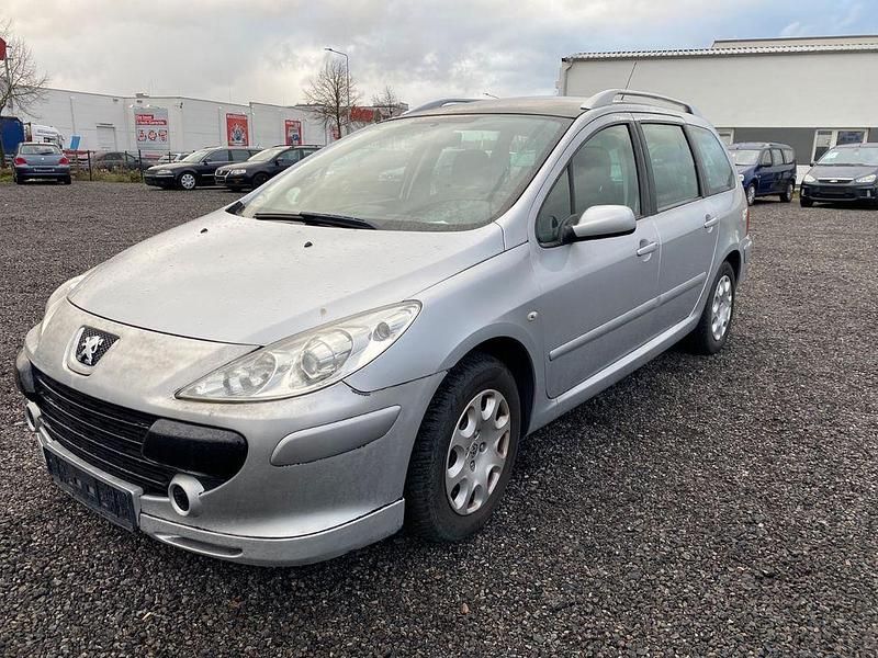 Silber Gebraucht 2008 Peugeot 307 Tendance Limousine | 3.990 € (Teuer) - Bild 1/4