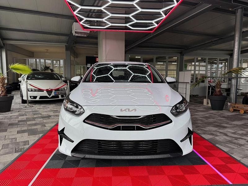 Neu Kia Ceed Vision 101 PS (74 kW) 2025 Other Kleinwagen
