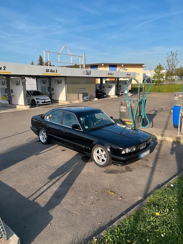 Second-hand BMW 525 Performance 192 CP (141 kW) 1990 Negru Berlinǎ