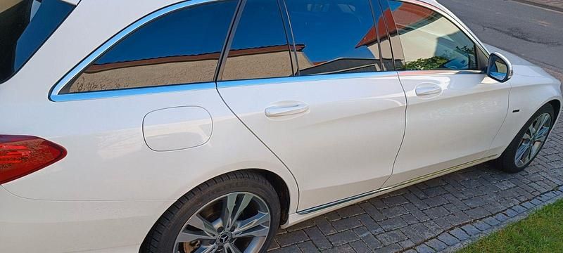 Gebraucht Mercedes C300e 306 PS (225 kW) 2019 Weiß Kombi