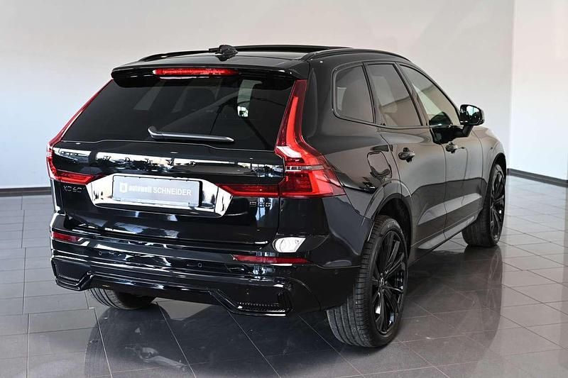 Neu Volvo XC60 Plus 250 PS (183 kW) 2025 Onyx schwarz metallic SUV