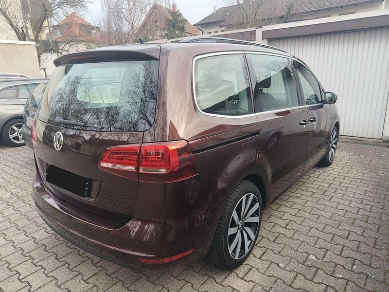 Gebraucht VW Sharan Comfortline 150 PS (110 kW) 2017 Rot Van / Kleinbus