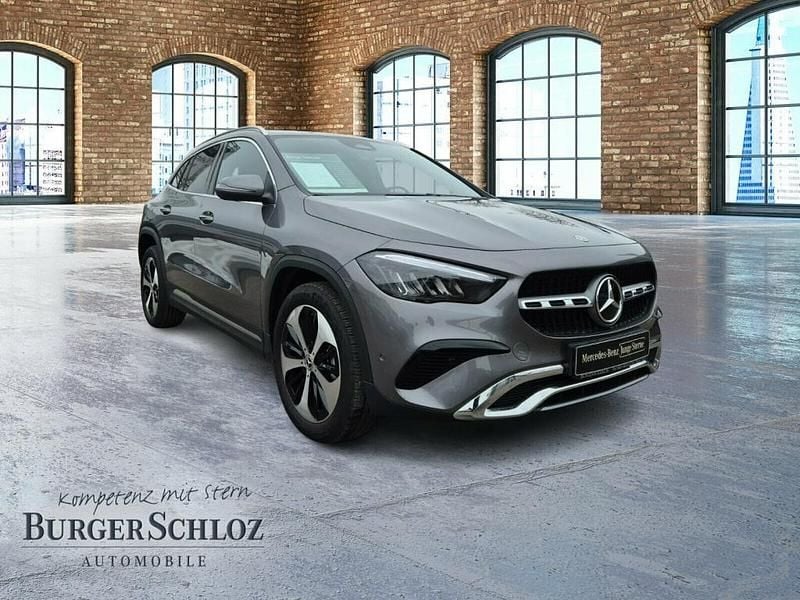 Gebraucht Mercedes GLA180 136 PS (100 kW) 2025 Metalliclack mountaingrau SUV
