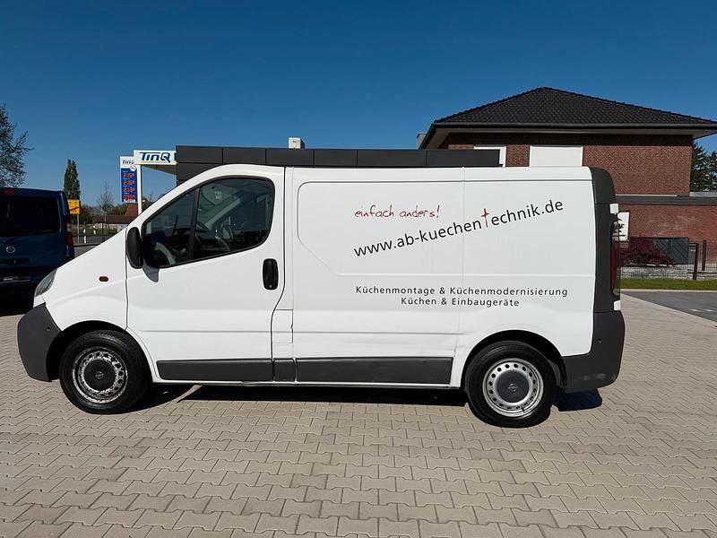 Second-hand Opel Vivaro 98 CP (72 kW) 2004 Alb Monovolum