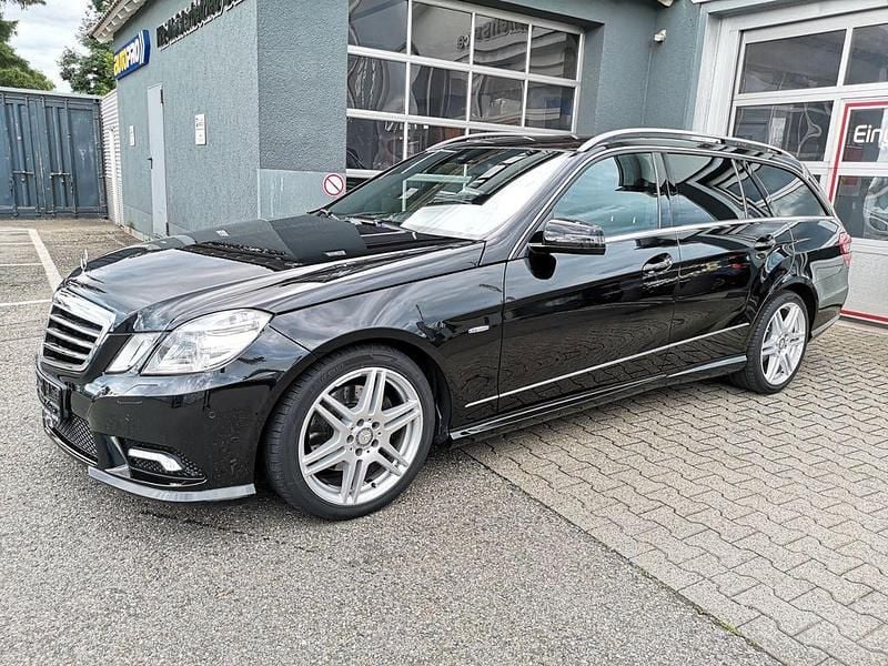 Schwarz Gebraucht 2011 Mercedes E220 Avantgarde Limousine | 15.950 € (Fairer Preis) - Bild 1/4