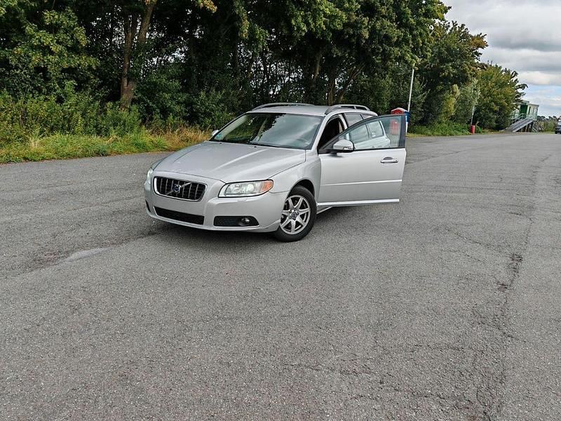 Silber Gebraucht 2009 Volvo V70 Kombi | 7.300 € - Bild 1/4