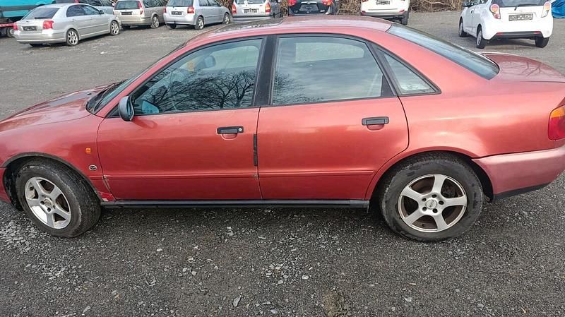 Gebraucht Audi A4 100 PS (73 kW) 1995 Rot Limousine
