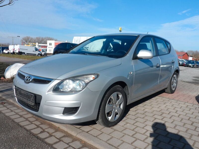 Silber Gebraucht 2010 Hyundai i30 Edition+ Limousine | 5.990 € (Teuer) - Bild 1/4