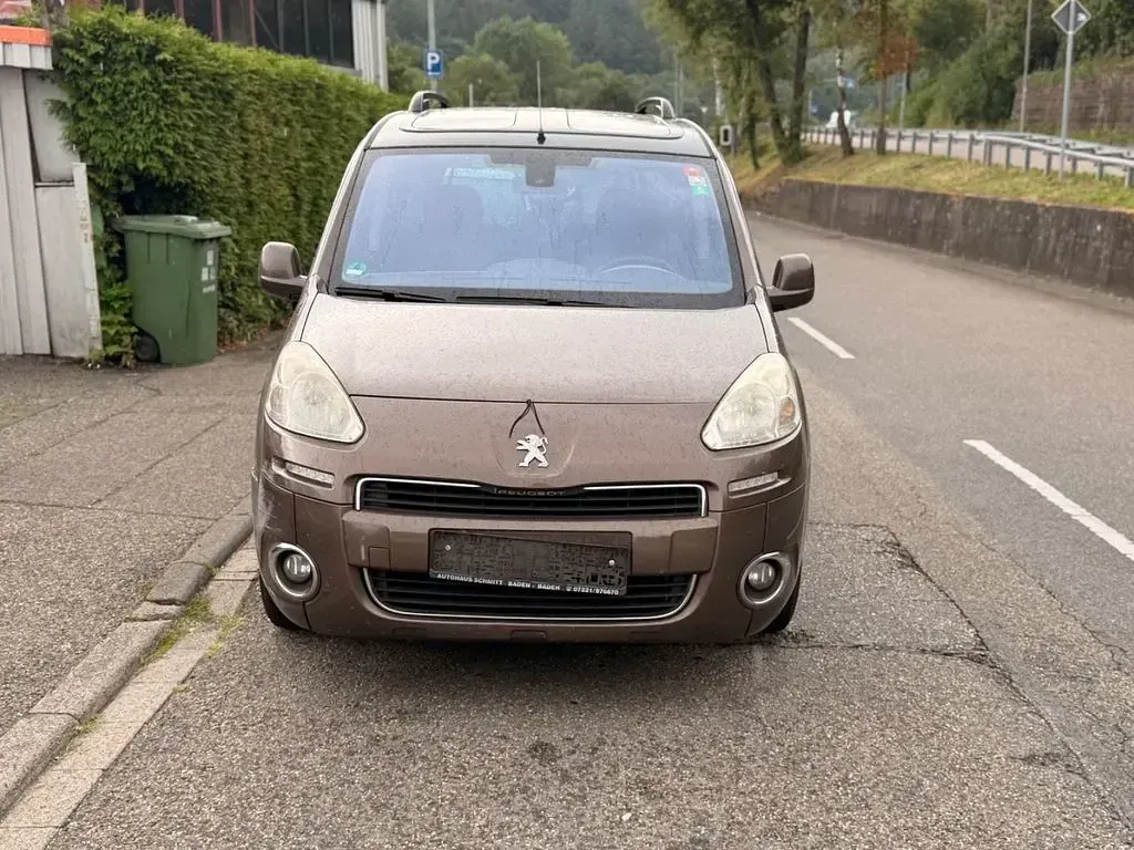 Gebraucht Peugeot TePee Family 111 PS (81 kW) 2012 Limousine