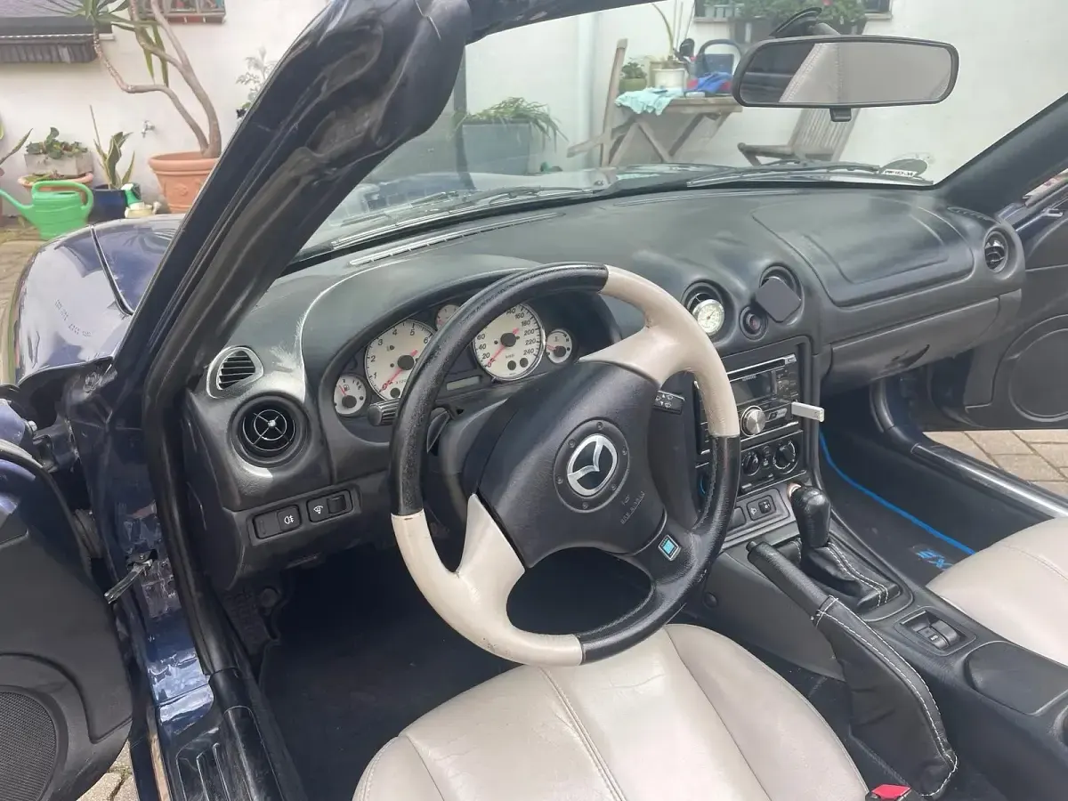 Gebraucht Mazda MX5 110 PS (80 kW) 2003 Blau Cabrio