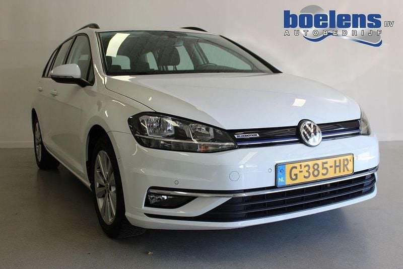 Weiß Gebraucht 2019 VW Golf VII Comfortline Kombi | 14.237 € (Superpreis) - Bild 1/4