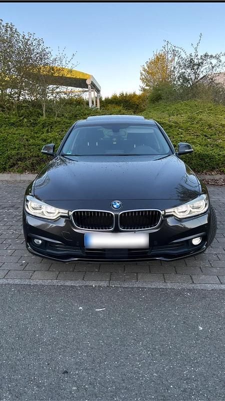 Gebraucht BMW 320 Advantage 190 PS (139 kW) 2017 Braun Limousine
