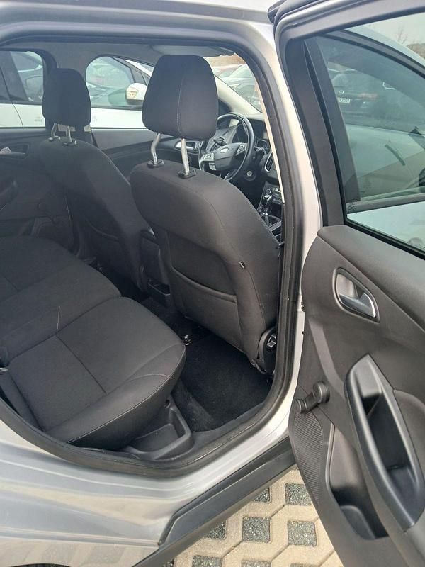 Gebraucht Ford Focus 125 PS (91 kW) 2018 Silber Kombi