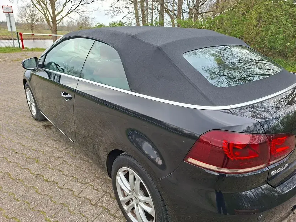 Second-hand VW Golf Cabriolet 122 CP (89 kW) 2012 Negru Cabrio