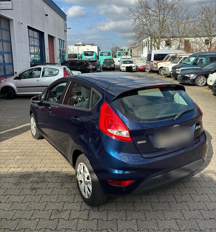 Gebraucht Ford Fiesta 95 PS (69 kW) 2012 Blau Kleinwagen