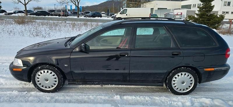 Gebraucht Volvo V40 Comfort 102 PS (75 kW) 2003 Schwarz Limousine