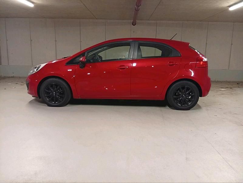 Gebraucht Kia Rio Edition 7 86 PS (63 kW) 2013 Rot Limousine