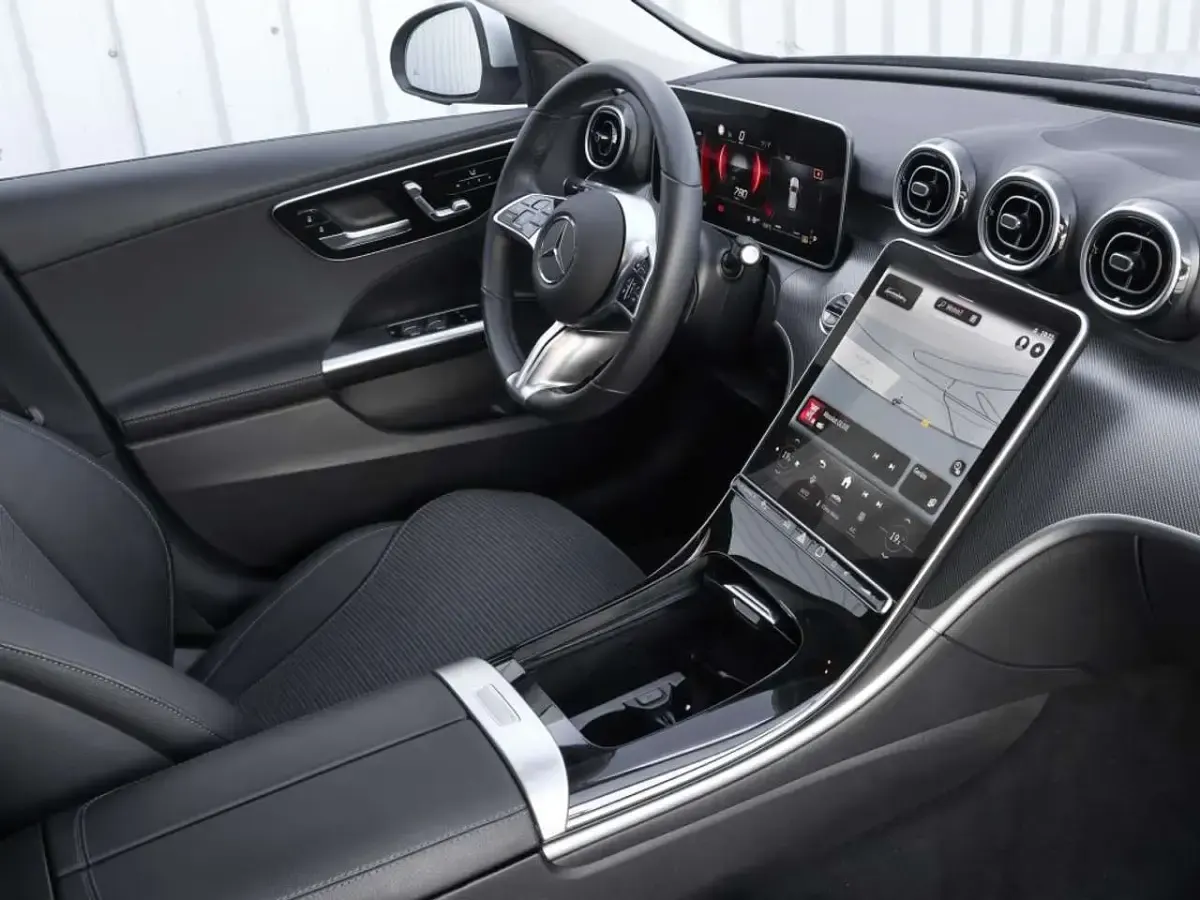 Gebraucht Mercedes C180 Avantgarde 170 PS (125 kW) 2023 Metalliclack hightechsilber Kombi