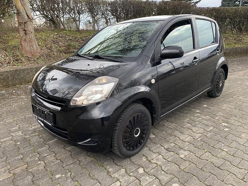 Gebraucht Daihatsu Sirion 91 PS (66 kW) 2011 Schwarz Kleinwagen