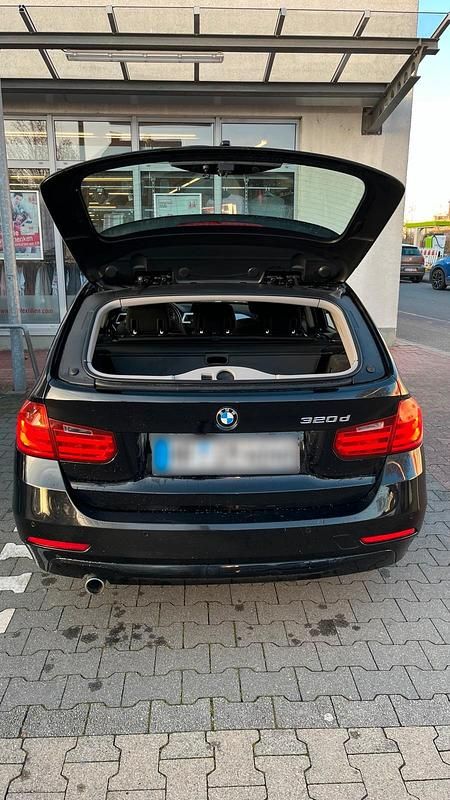 Gebraucht BMW 320 184 PS (135 kW) 2013 Schwarz Kombi