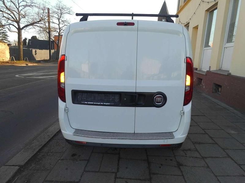 Gebraucht Fiat Doblò 105 PS (77 kW) 2017 Colore esterno (weiß) Van / Kleinbus