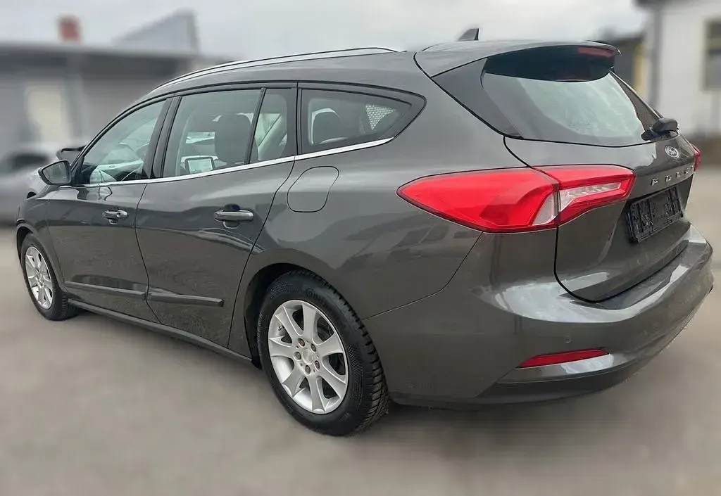 Używany Ford Focus Cool & Connect 120 KM (88 kW) 2020 Szary Sedan/Limuzyna