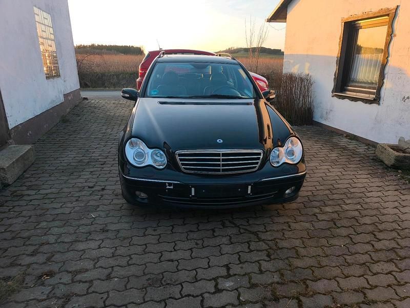 Gebraucht Mercedes C180 143 PS (105 kW) 2004 Schwarz Limousine