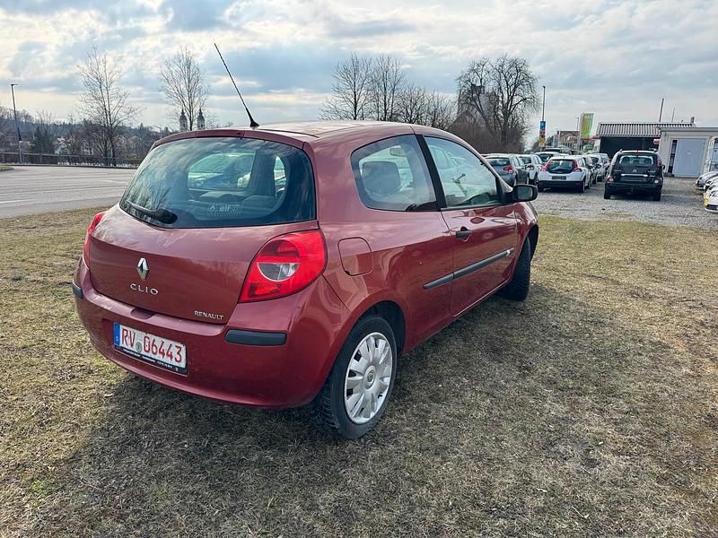 Gebraucht Renault Clio II 55 PS (40 kW) 2006 Rot Limousine