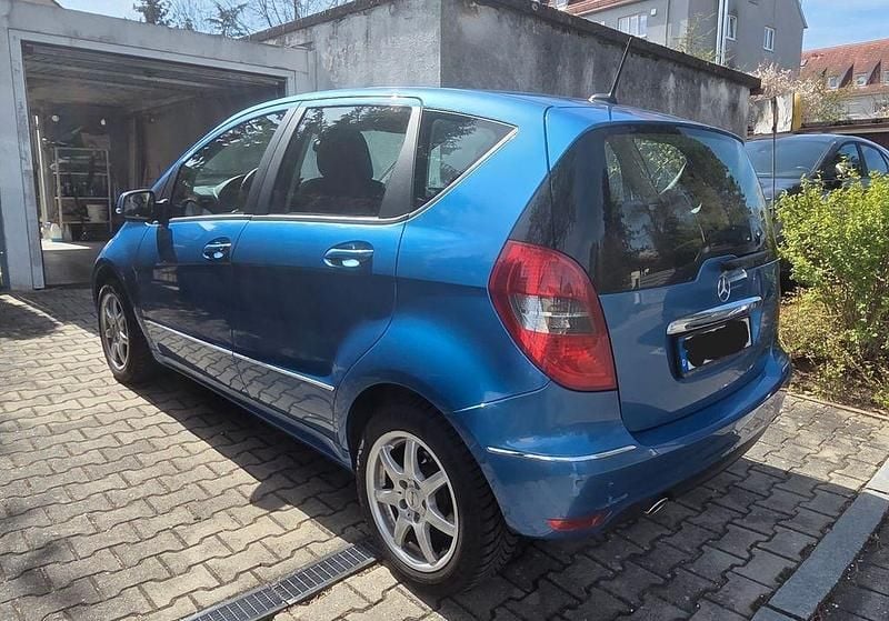 Gebraucht Mercedes A150 95 PS (69 kW) 2008 Blau Limousine