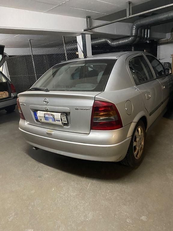 Usata Opel Astra 103 CV (75 kW) 2003 Argento Berlina